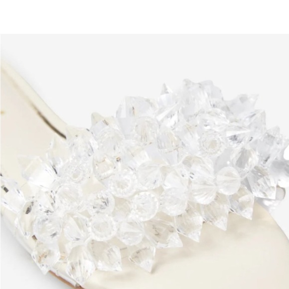 New In Box Shoe Dazzle In The Spotlight Embellished Flat White Sandals Size 6 - Picture 5 of 6